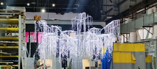 Новогоднее дерево из гирлянды